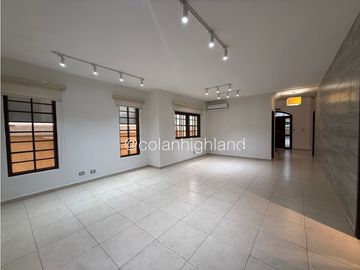 Venta o Alquiler Casa en El Doral, Costa Sur
