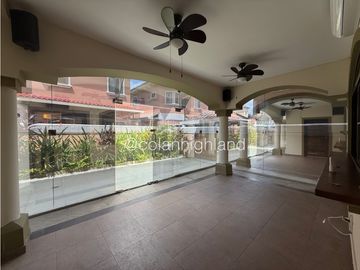 Venta o Alquiler Casa en El Doral, Costa Sur