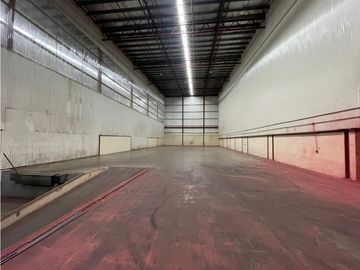 Ofibodega con 800 mts2 de ofibodega incluye la oficina, 841.20 mts2.