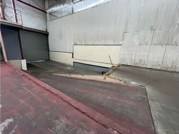 Ofibodega con 800 mts2 de ofibodega incluye la oficina, 841.20 mts2.