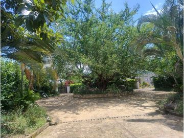 Lote semiplano en Conjunto Cerrado.