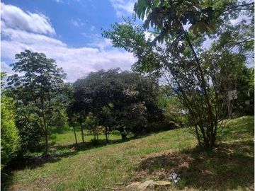 Lote semiplano en Conjunto Cerrado.