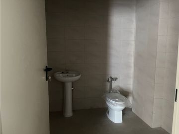 ALQUILER LOCAL COMERCIAL EN PLANTA BAJA PLAZA COMERCIAL 12 DE OCTUBRE