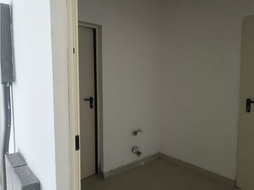 ALQUILER LOCAL COMERCIAL EN PLANTA BAJA PLAZA COMERCIAL 12 DE OCTUBRE