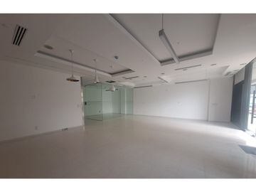 ALQUILER LOCAL COMERCIAL EN PLAZA COMERCIAL AV. 12 DE OCTUBRE