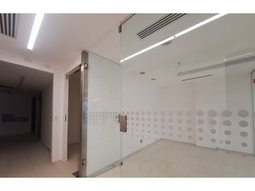 ALQUILER LOCAL COMERCIAL EN PLAZA COMERCIAL AV. 12 DE OCTUBRE