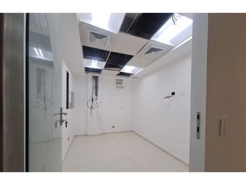 ALQUILER LOCAL COMERCIAL EN PLAZA COMERCIAL AV. 12 DE OCTUBRE
