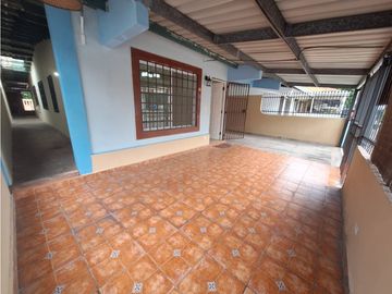 SE ALQUILA CASA EN VILLA DE LAS FUENTES 2