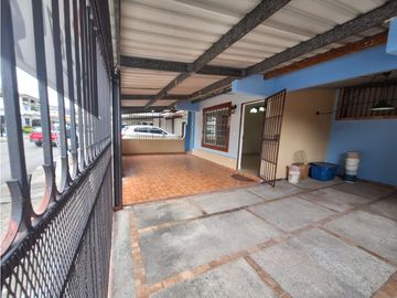 SE ALQUILA CASA EN VILLA DE LAS FUENTES 2