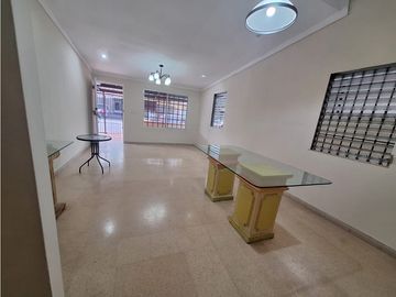 SE ALQUILA CASA EN VILLA DE LAS FUENTES 2
