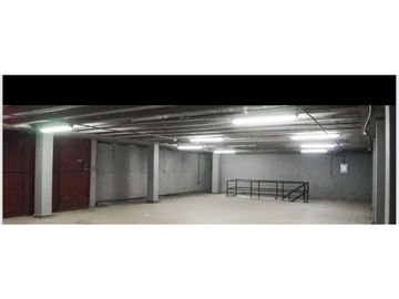 ALQUILER BODEGA CALIDONIA 930m2