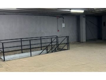 ALQUILER BODEGA CALIDONIA 930m2