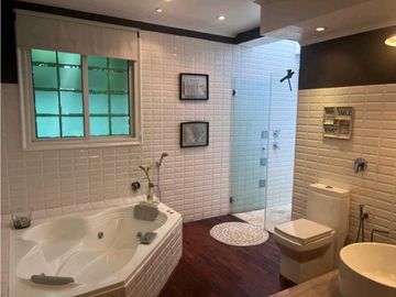 Edificio en Venta en Clayton