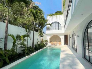6 Bedroom Villa for sale in Kerobokan, Bali