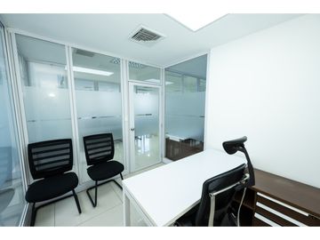 SE ALQUILA OFICINA OFICINA 31-11 EDIFICIO  AVE. BALBOA 