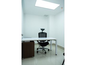 SE ALQUILA OFICINA OFICINA 31-11 EDIFICIO  AVE. BALBOA 