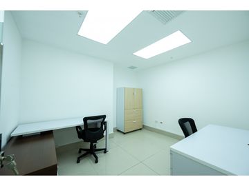 SE ALQUILA OFICINA OFICINA 31-11 EDIFICIO  AVE. BALBOA 