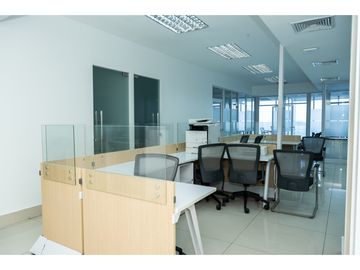 SE ALQUILA OFICINA OFICINA 31-11 EDIFICIO  AVE. BALBOA 