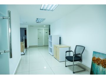 SE ALQUILA OFICINA OFICINA 31-11 EDIFICIO  AVE. BALBOA 