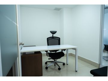 SE ALQUILA OFICINA OFICINA 31-11 EDIFICIO  AVE. BALBOA 