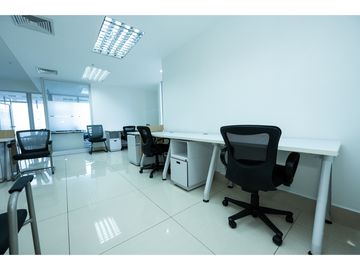 SE ALQUILA OFICINA OFICINA 31-11 EDIFICIO  AVE. BALBOA 