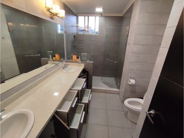 SE ALQUILA APARTAMENTO EN MARBELLA DE 220M2