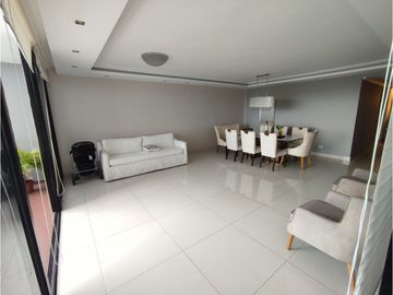 SE ALQUILA APARTAMENTO EN MARBELLA DE 220M2