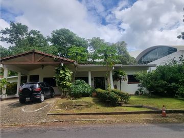 Venta casa en Residencial Llanos de Curundú (PD)