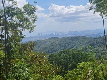 SE VENDE TERRENO EN CERRO AZUL