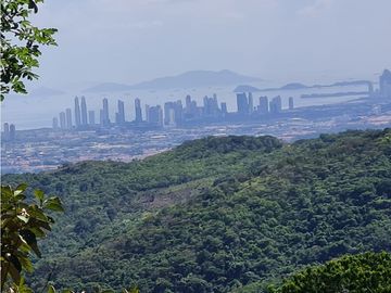 SE VENDE TERRENO EN CERRO AZUL