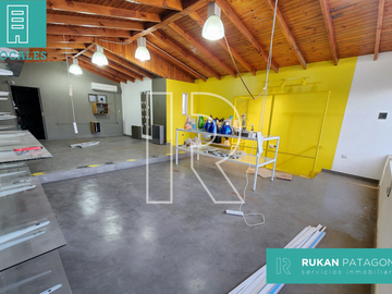 #AlquilerRUKAN | Local Comercial | Calle NAMUNCURÁ | Caleta Olivia.- |Superficie Total: 211,70 m2. | Estado: Excelente.-