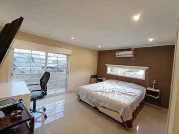 VENTA CASA 5 AMBIENTES C/PILETA VILLA UDAONDO