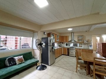 VENTA CASA 5 AMBIENTES C/PILETA VILLA UDAONDO