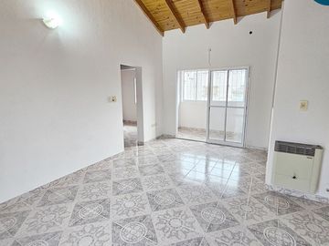 Propiedad Comercial en Venta. Av. Cettour, San José . 298 m2 Cubiertos .Local + Departamento . Inversión Segura