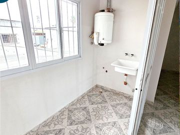 Propiedad Comercial en Venta. Av. Cettour, San José . 298 m2 Cubiertos .Local + Departamento . Inversión Segura