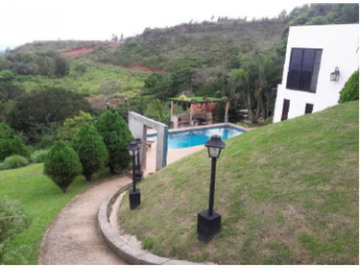VENDO CASA DE CAMPO EN SAN CARLOS