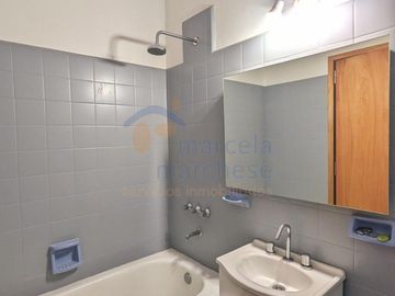 Departamento 2 Ambientes al Frente con Balcón. Bajas Expensas &ampquotimpecable&quot