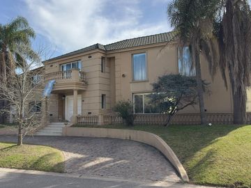 Casa en venta - Barrio Septiembre - Doble Terreno-Grandes espacios-Pileta climatizada-Ing Maschwitz