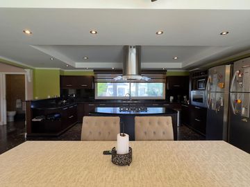 Casa en venta - Barrio Septiembre - Doble Terreno-Grandes espacios-Pileta climatizada-Ing Maschwitz