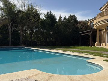 Casa en venta - Barrio Septiembre - Doble Terreno-Grandes espacios-Pileta climatizada-Ing Maschwitz