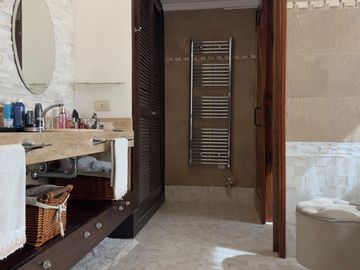 Casa en venta - Barrio Septiembre - Doble Terreno-Grandes espacios-Pileta climatizada-Ing Maschwitz