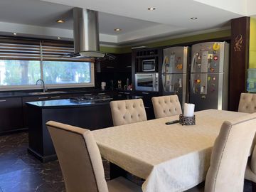 Casa en venta - Barrio Septiembre - Doble Terreno-Grandes espacios-Pileta climatizada-Ing Maschwitz