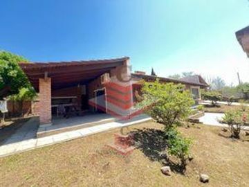 EN VENTA CASA EN SIQUIMAN A 200MTS DE RUTA 38 CON VISTA A LAS SIERRAS REF. 2067