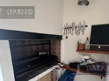 PH en  la mejor zona de barracas sobre A.del valle a metros de Montes de oca