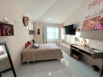 CASA EN VENTA EN JARDÍN REAL, ZAPOPAN