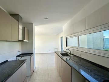 VENTA CASA IMPECABLE EN CORTADERAS lll
