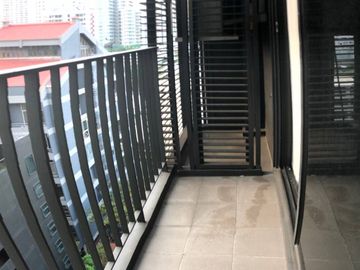 1-BR Condo at The Edge Sukhumvit 23 near MRT Sukhumvit