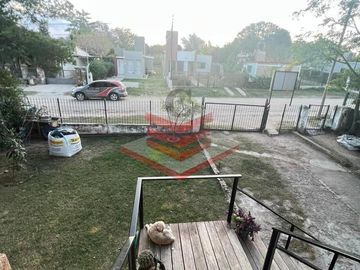 EN VENTA 2 CASAS MAS DEPARTAMENTO CON PILETA EN TANTI A DOS CUADRAS DE RUTA 28 REF: 1872
