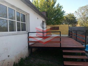 EN VENTA 2 CASAS MAS DEPARTAMENTO CON PILETA EN TANTI A DOS CUADRAS DE RUTA 28 REF: 1872