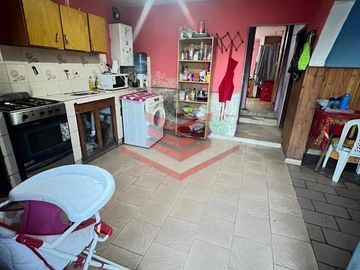 EN VENTA 2 CASAS MAS DEPARTAMENTO CON PILETA EN TANTI A DOS CUADRAS DE RUTA 28 REF: 1872